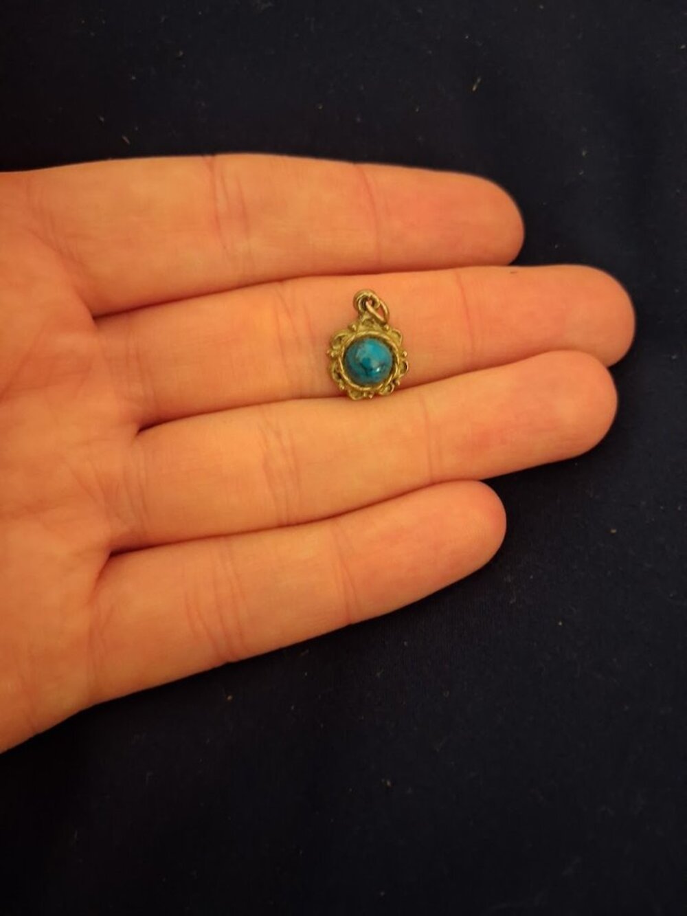 Blue stoned pendant